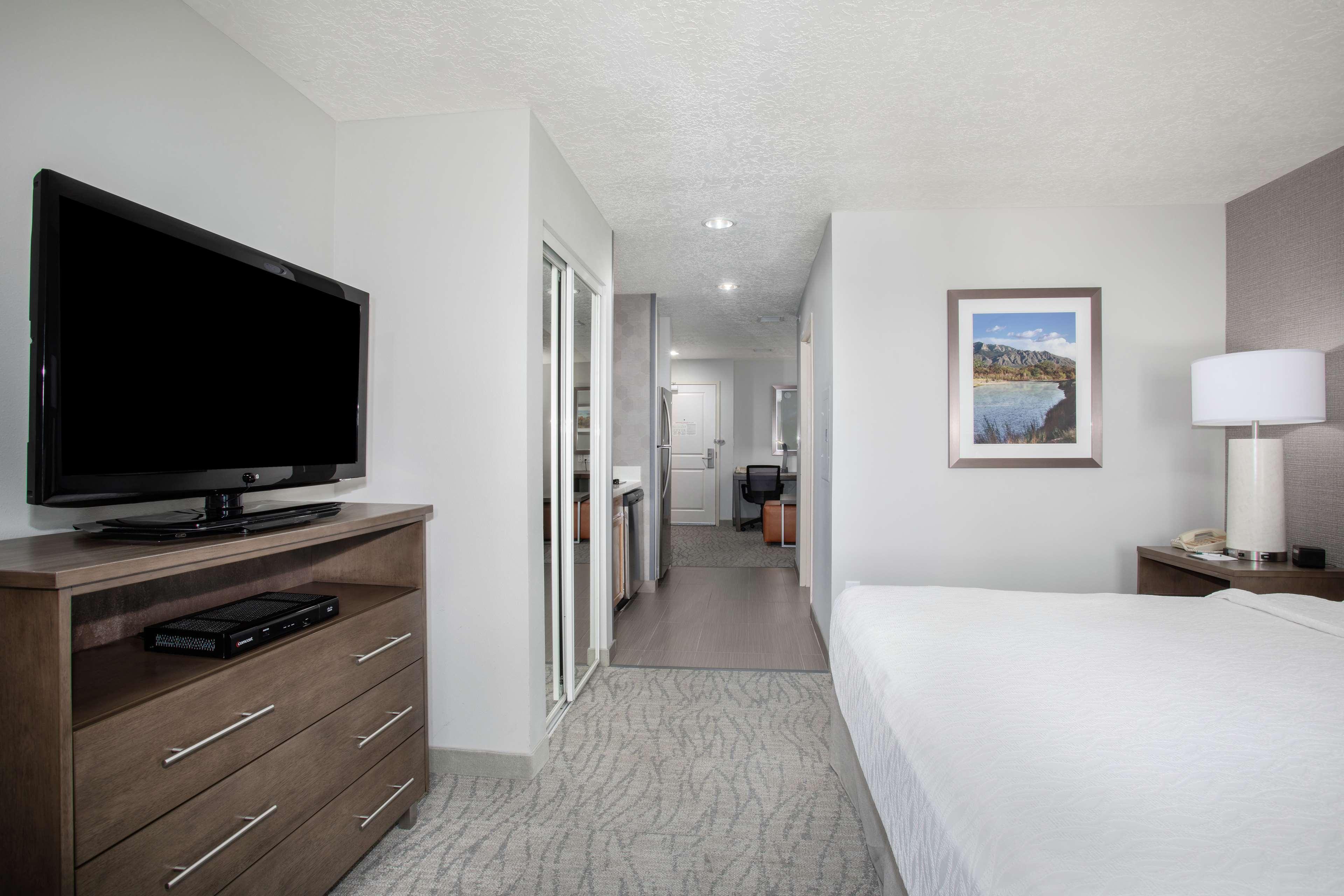 โฮมวู้ด สวีท บาย ฮิลตัน แอลบูเคอร์คี เจอร์นัล เซ็นเตอร์ Hotel ภายนอก รูปภาพ